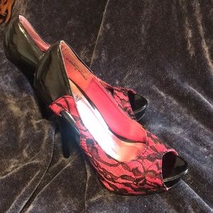 Open toe pink with black lace pumps